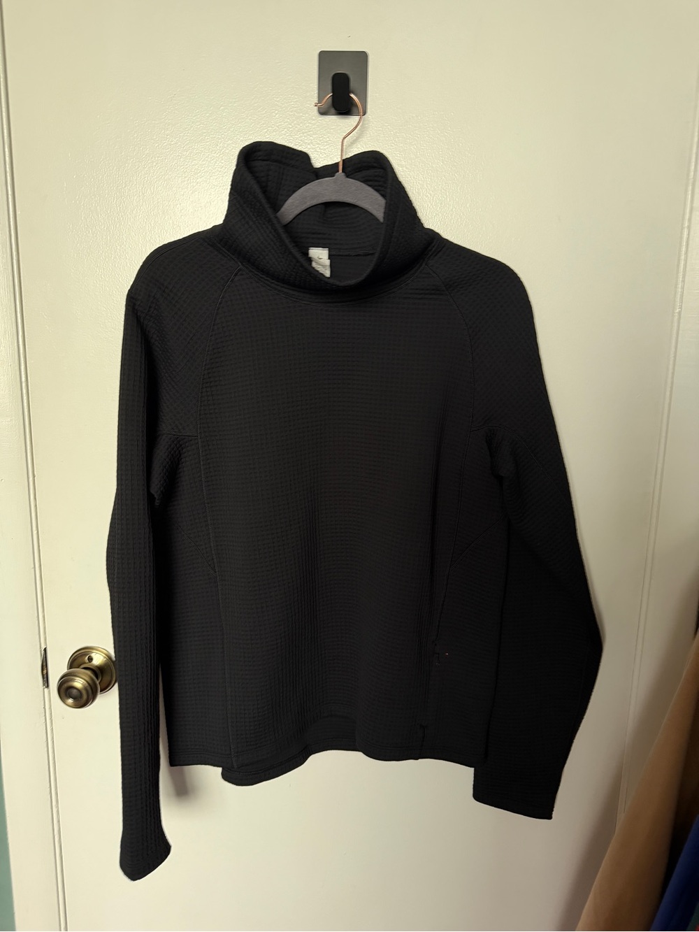 Lululemon Waffle-Knit Funnel-Neck
Long-Sleeve Shirt Black - Picture 5 of 8